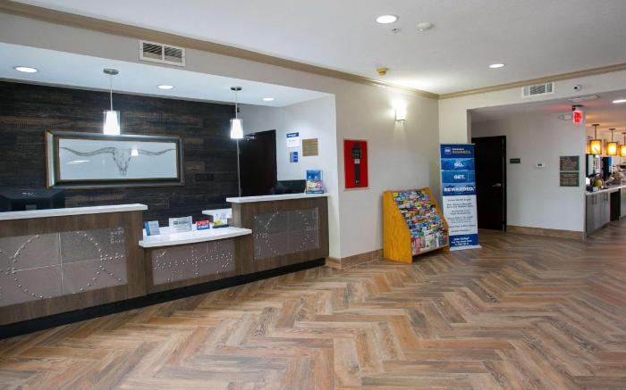 Best Western Plus Addison Dallas Hotel