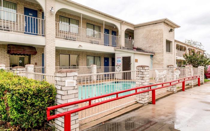 Motel 6 San Antonio, TX - Frost Bank Center