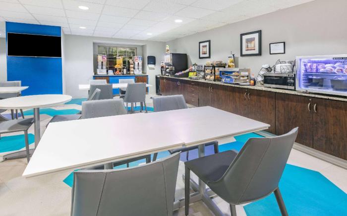 Microtel Inn and Suites by Wyndham Austin Airport