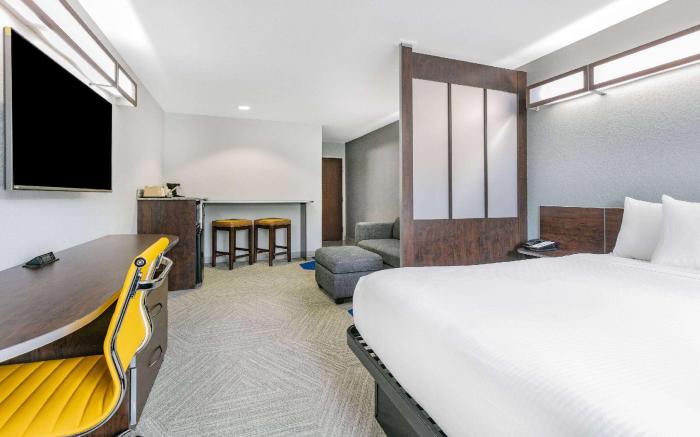 Microtel Inn and Suites by Wyndham Austin Airport