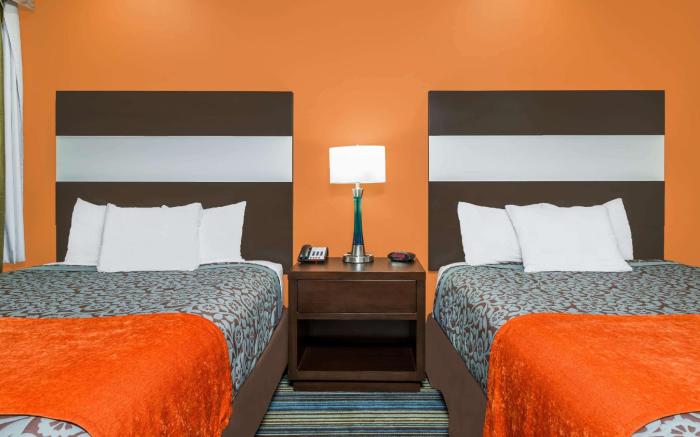 Days Inn & Suites by Wyndham Katy