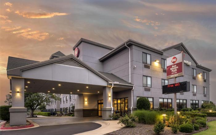 Best Western Plus Castlerock Inn and Suites