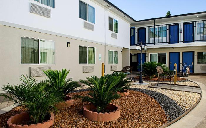 Motel 6 Modesto, CA - Downtown