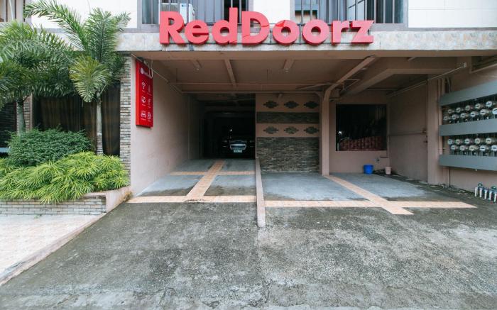 RedDoorz Plus @ Canley Residential