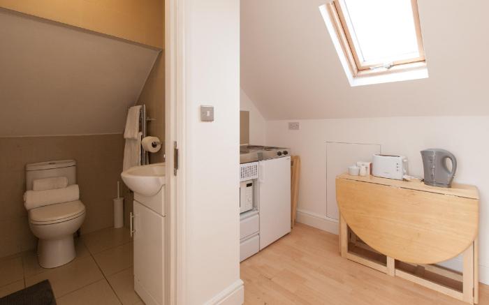Tooting Rooms & Studio by DC London Rooms