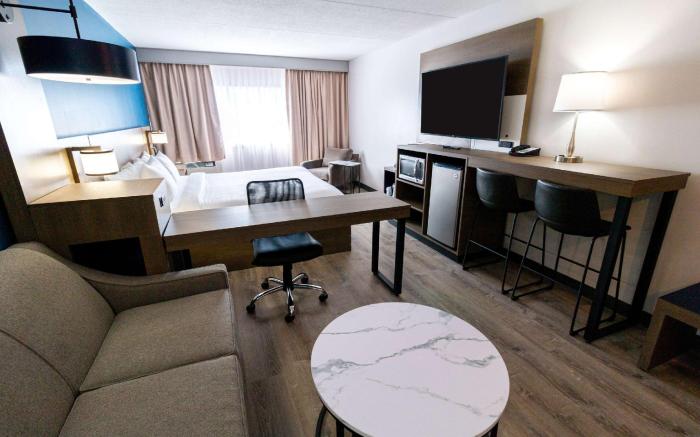 Comfort Suites Kingston Central