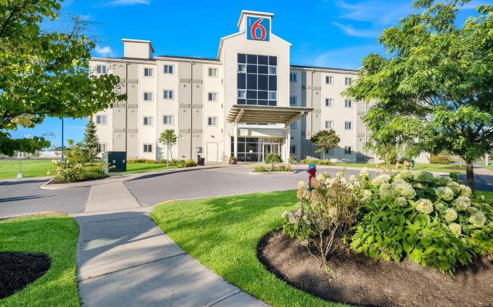Motel 6 Kingston, ON