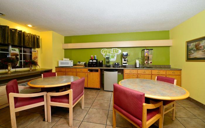 Americas Best Value Inn & Suites Jackson, TN