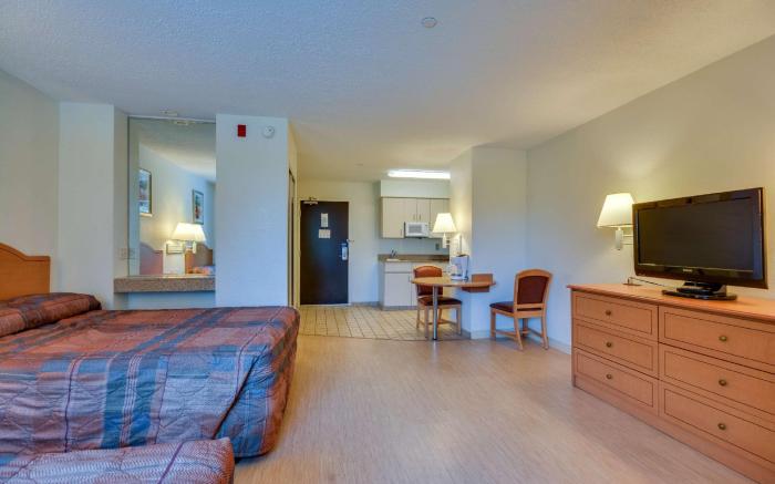 Motel 6 Biloxi, MS - Beach