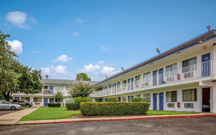 Motel 6 Conroe, TX