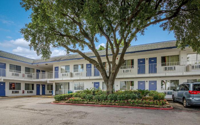 Motel 6 Conroe, TX