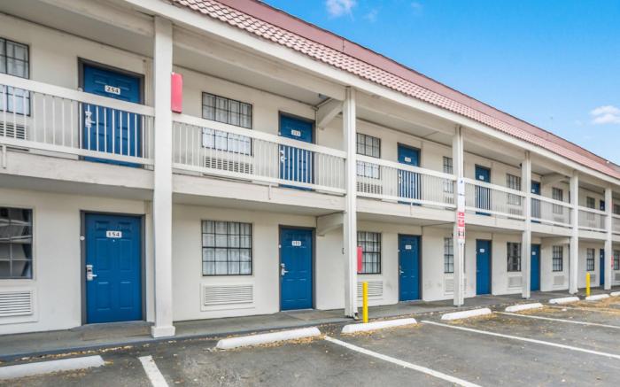 Motel 6 Dallas, TX - Market Center