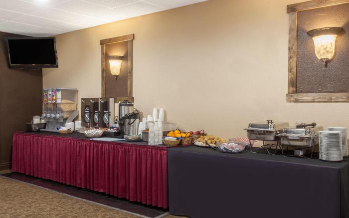 Ramada by Wyndham Fresno North