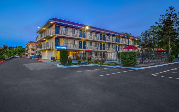 Motel 6 Kirkland, WA - North Kirkland