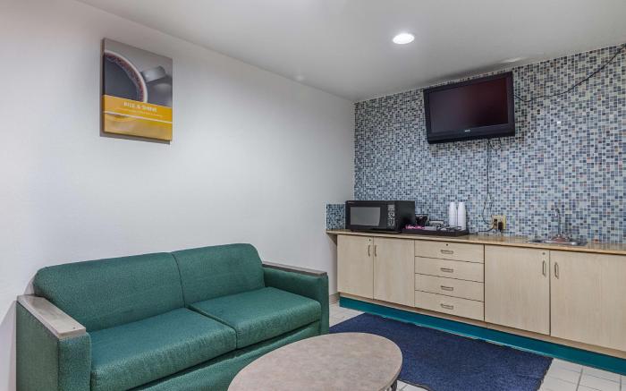 Motel 6 McAlester, OK