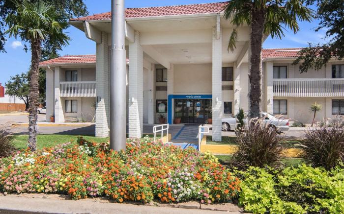 Motel 6 Addison, TX - Dallas