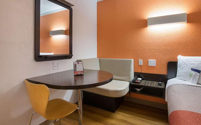 Motel 6 Tampa, FL - Fairgrounds