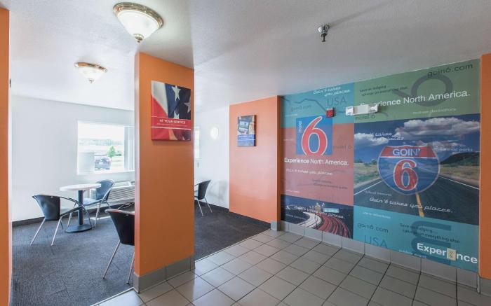 Motel 6 Omaha, NE - Central