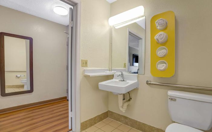 Motel 6 Raleigh, NC - North