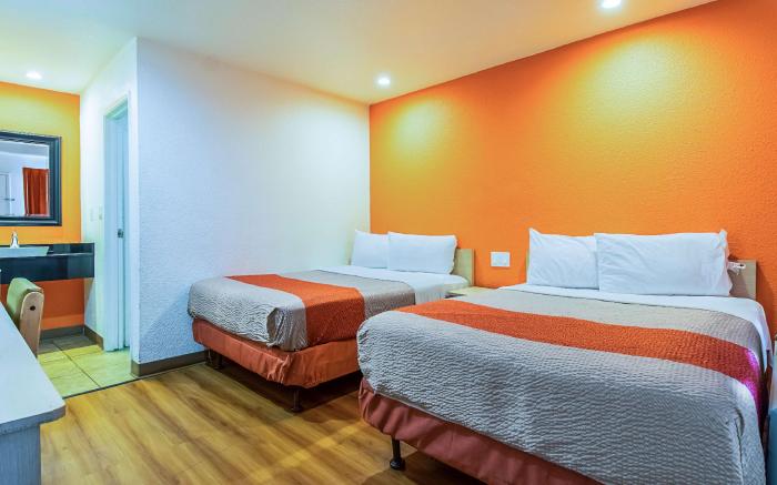 Motel 6 Bakersfield, CA - Airport