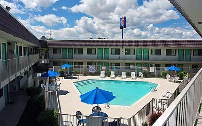 Motel 6 Reno, NV - Livestock