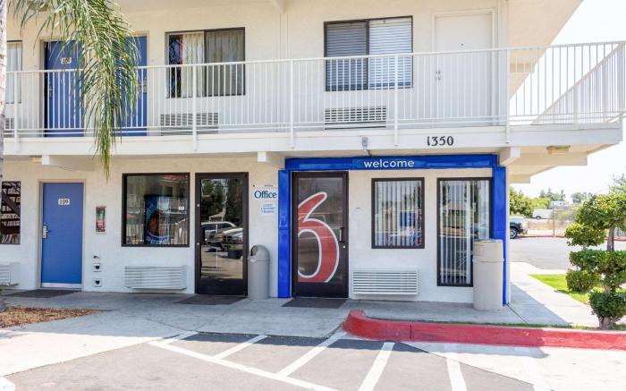 Motel 6 Bakersfield, CA - Convention Center