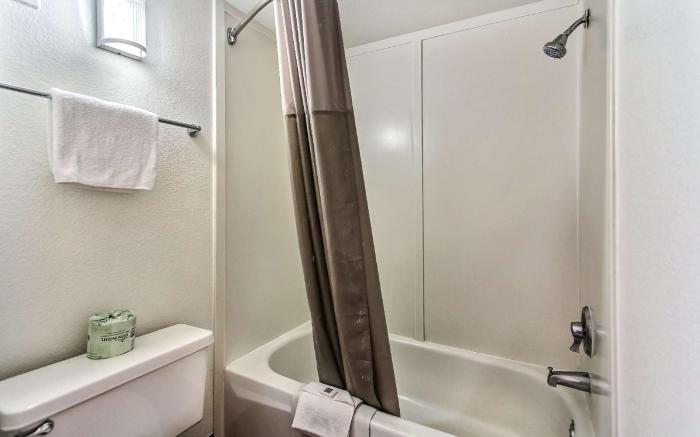 Motel 6 Salinas, CA - North Monterey Area