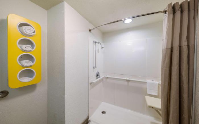 Motel 6 Dallas, TX - Farmers Branch