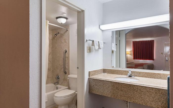 Motel 6 San Antonio, TX - I-10 West