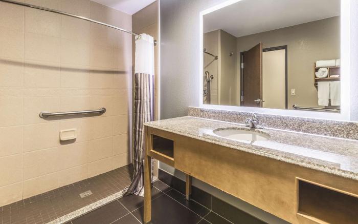 La Quinta Inn & Suites by Wyndham Tulsa - Catoosa