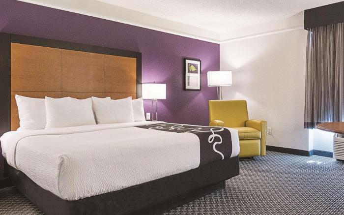La Quinta Inn & Suites by Wyndham Ontario Airport