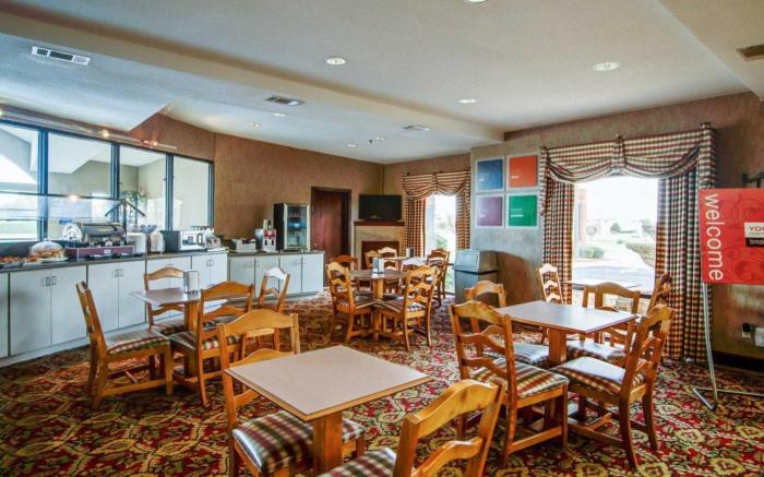 Comfort Suites near Robins Air Force Base