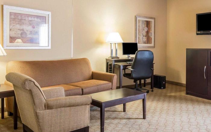 Comfort Suites