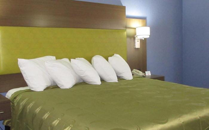 Quality Inn & Suites near Six Flags East