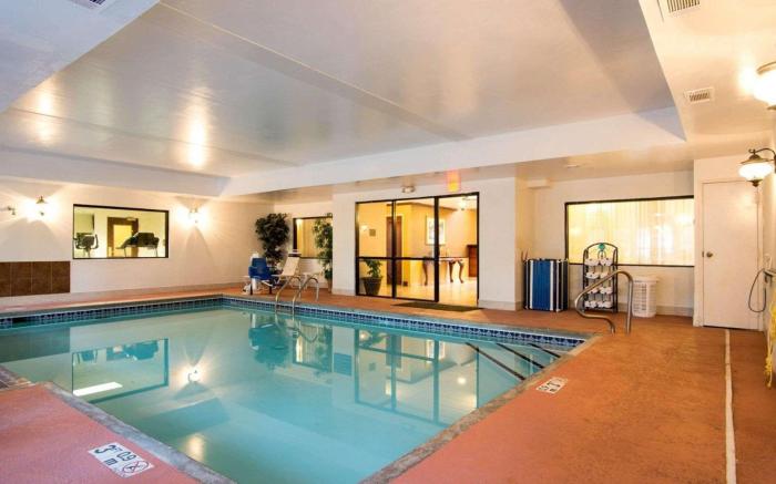 Comfort Inn & Suites Suwanee - Sugarloaf