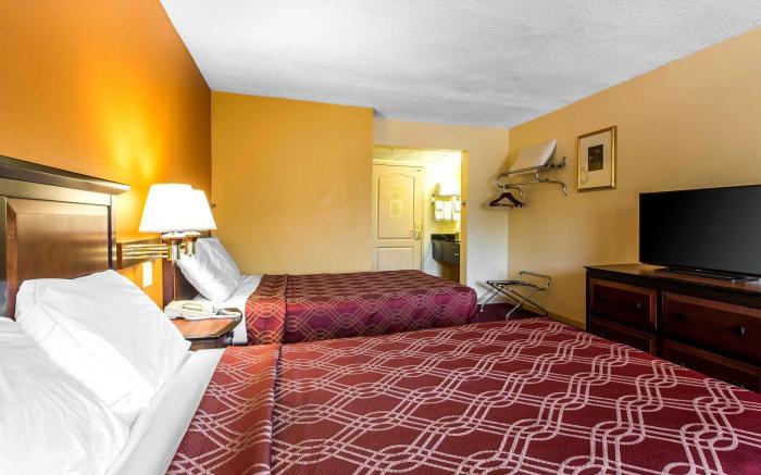 Econo Lodge At Six Flags