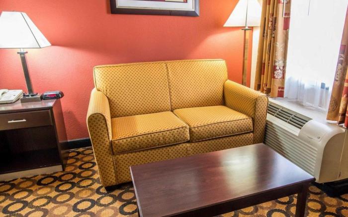 Econo Lodge Richmond Hill