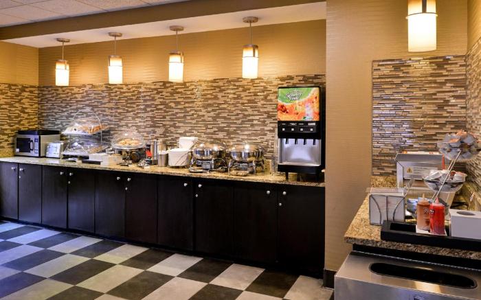 Best Western Plus Wichita West Airport Inn