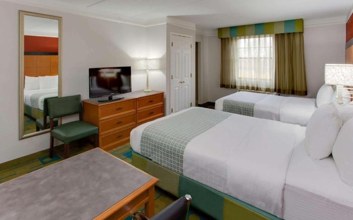 La Quinta Inn by Wyndham Pittsburgh Airport