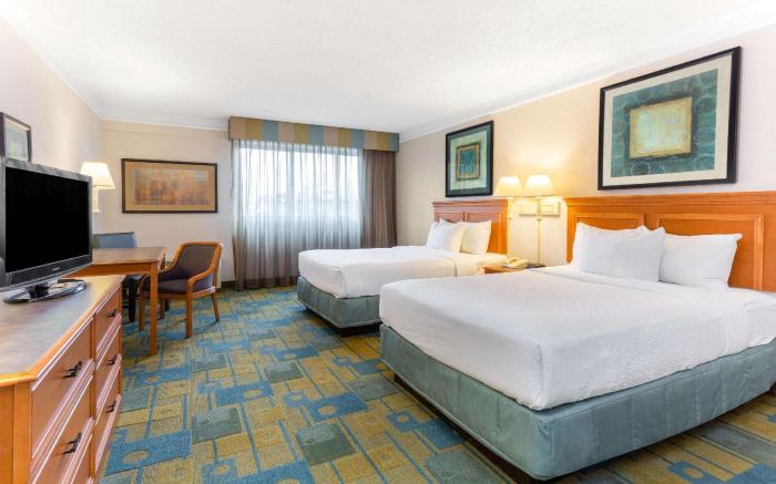 La Quinta Inn & Suites by Wyndham Redding