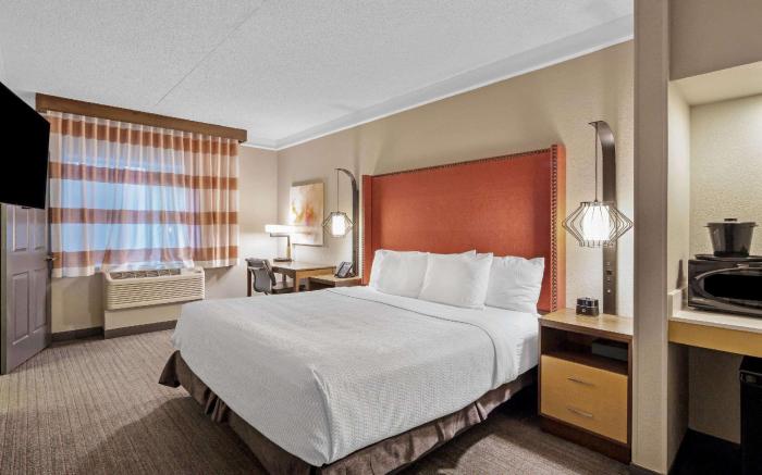 La Quinta Inn & Suites by Wyndham San Francisco Airport N