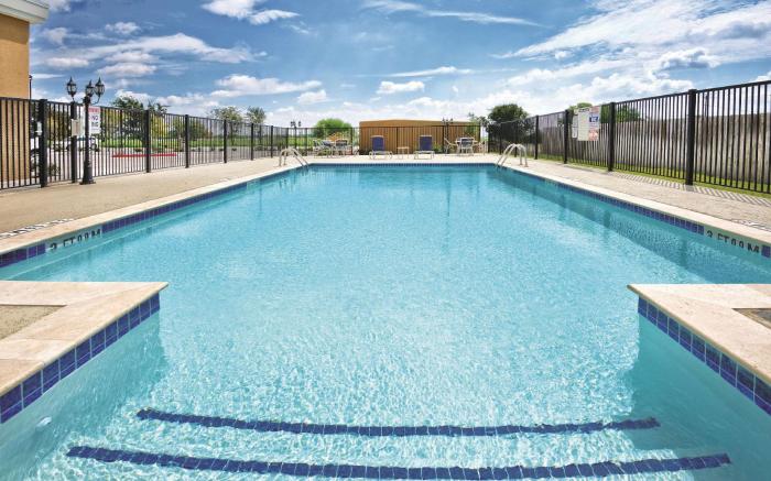 La Quinta Inn & Suites by Wyndham Victoria - South