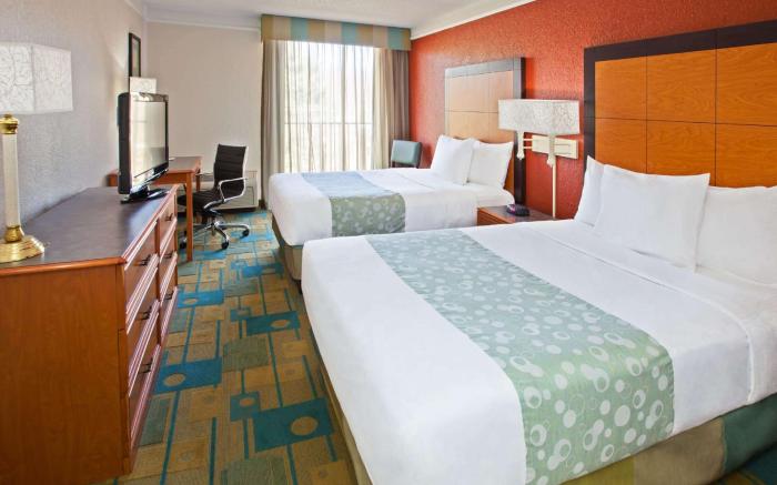 La Quinta Inn & Suites by Wyndham Nashville Airport/Opryland