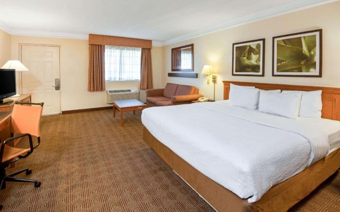 La Quinta Inn by Wyndham San Antonio Market Square
