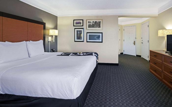 La Quinta Inn & Suites by Wyndham Dallas Arlington South