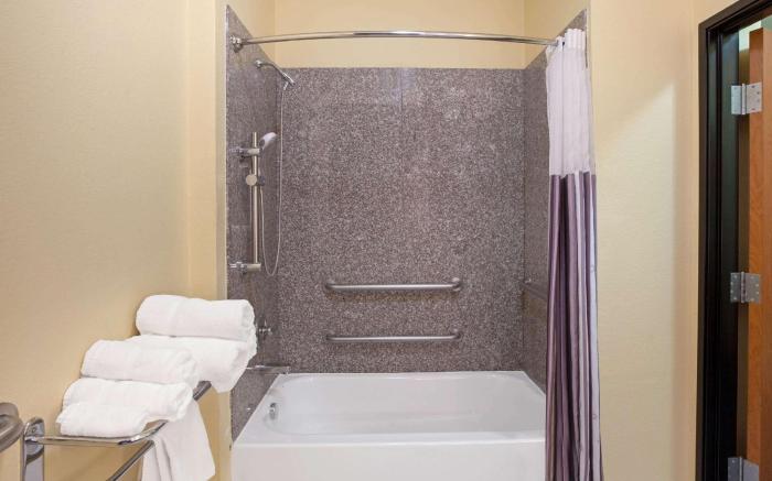 La Quinta Inn & Suites by Wyndham Pasadena North