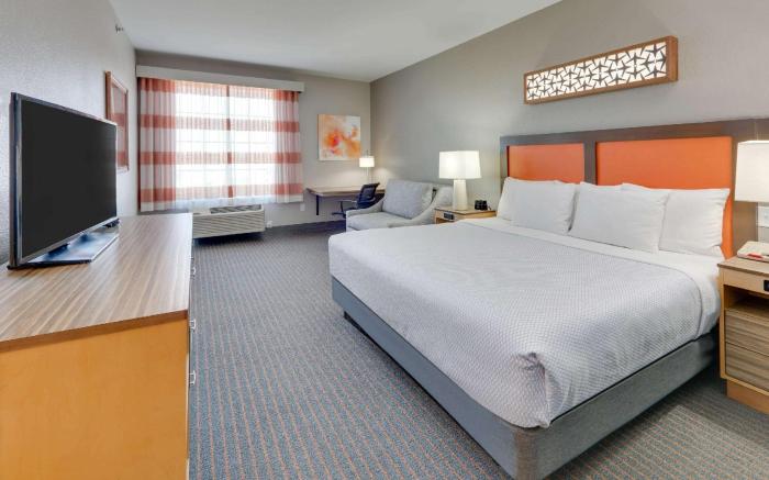 La Quinta Inn & Suites by Wyndham Dallas Love Field