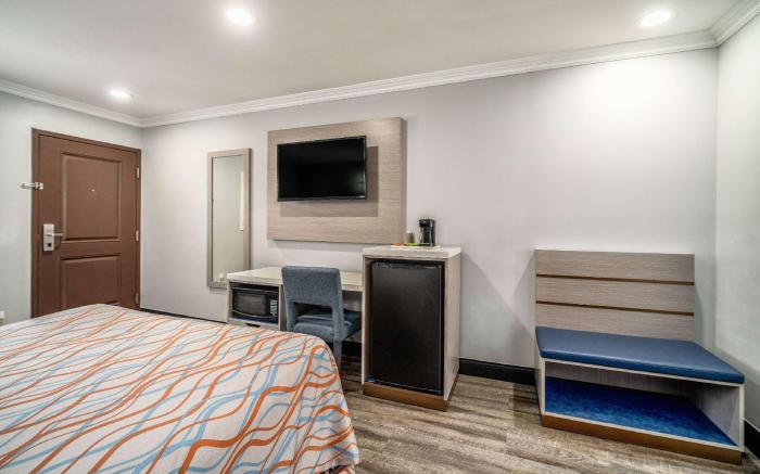 Travelodge Inn & Suites by Wyndham Bell Los Angeles Area