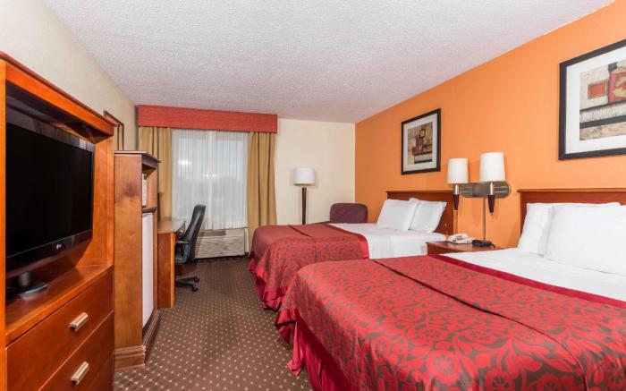 Days Inn & Suites by Wyndham Bloomington/Normal IL