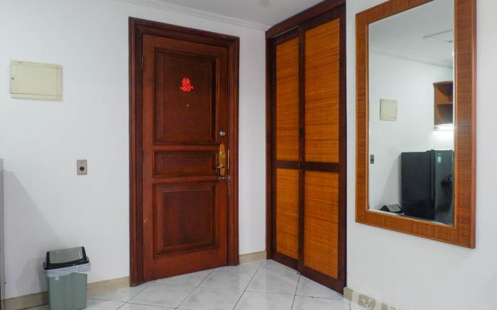 Spacious Classic 1BR Apartment at Taman Beverly By Travelio